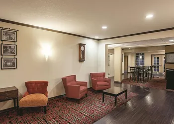 La Quinta Inn & Suites by Wyndham Davis hotel thumbnail 5