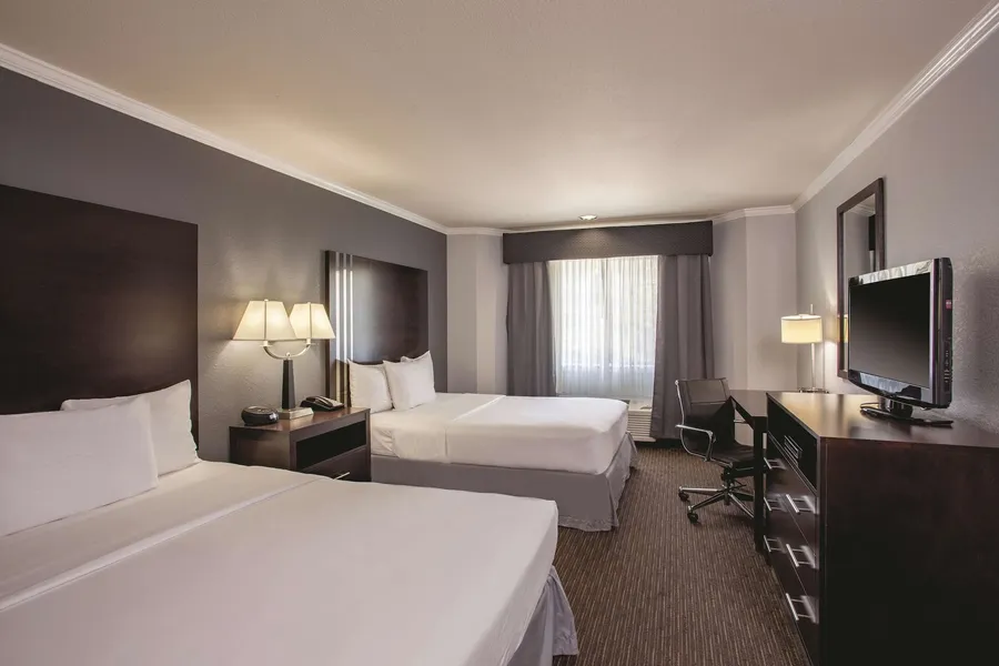 La Quinta Inn & Suites by Wyndham Davis hotel detail image 6