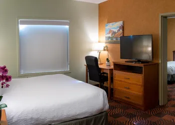 Service Plus Inns and Suites Calgary hotel thumbnail 5