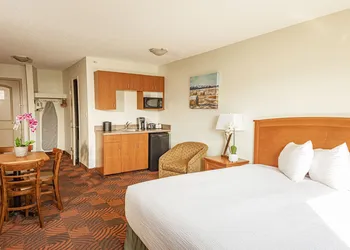 Service Plus Inns and Suites Calgary hotel thumbnail 6