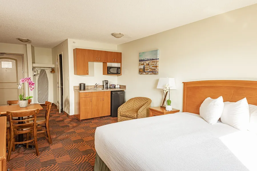 Service Plus Inns and Suites Calgary hotel detail image 6