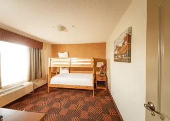 Service Plus Inns and Suites Calgary hotel thumbnail 7