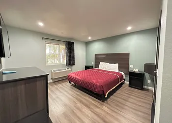 Express Inn & Suites hotel thumbnail 5
