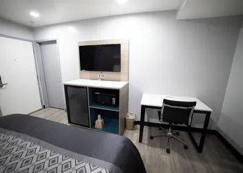 Express Inn & Suites hotel thumbnail 8
