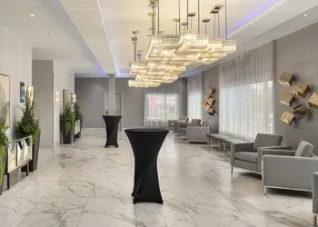 Hampton Inn & Suites by Hilton Montreal-Dorval hotel thumbnail 2