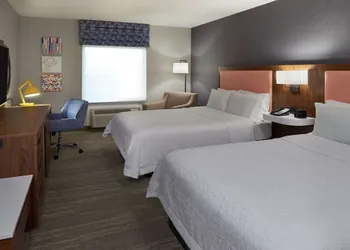Hampton Inn & Suites by Hilton Montreal-Dorval hotel thumbnail 4
