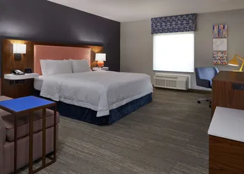 Hampton Inn & Suites by Hilton Montreal-Dorval hotel thumbnail 6
