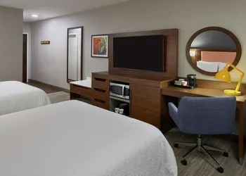 Hampton Inn & Suites by Hilton Montreal-Dorval hotel thumbnail 7