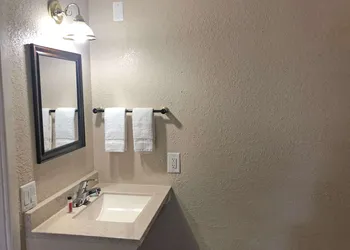 Knights Inn Harrisonville hotel thumbnail 3