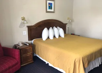 Knights Inn Harrisonville hotel thumbnail 4