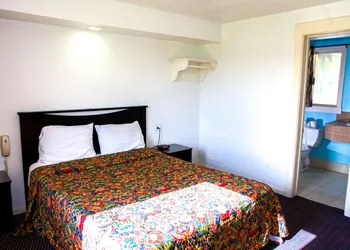 Knights Inn Harrisonville hotel thumbnail 7