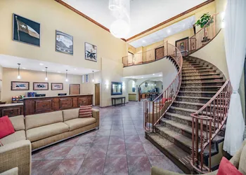 Baymont by Wyndham Cuero hotel thumbnail 2