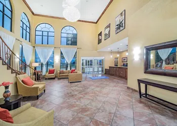 Baymont by Wyndham Cuero hotel thumbnail 3