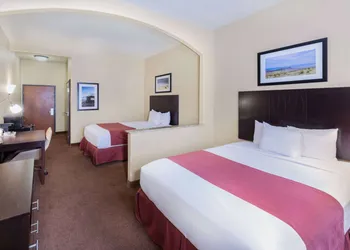 Baymont by Wyndham Cuero hotel thumbnail 8