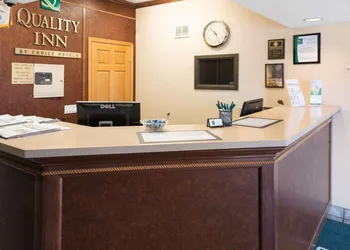 Quality Inn Lakeville North hotel thumbnail 2
