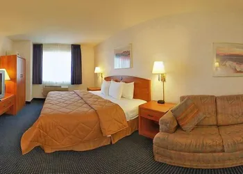 Quality Inn Lakeville North hotel thumbnail 7