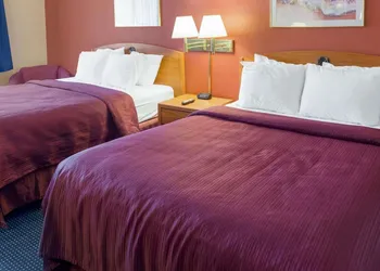 Quality Inn Lakeville North hotel thumbnail 8