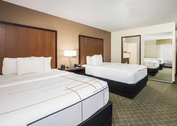 La Quinta Inn & Suites by Wyndham Portland Airport hotel thumbnail 4