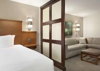 Hyatt Place Portland Airport hotel thumbnail 5