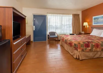 Knights Inn Arcadia hotel thumbnail 3