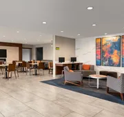 La Quinta Inn & Suites by Wyndham Montgomery hotel detail image 4