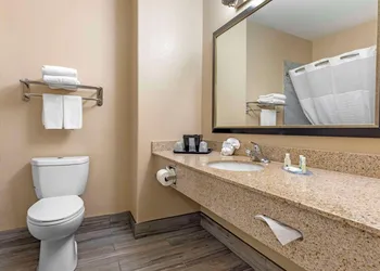 Quality Inn & Suites Groesbeck North hotel thumbnail 7