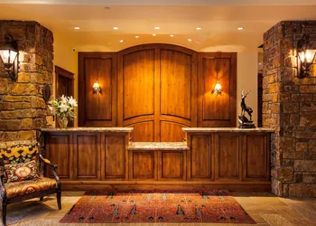 Tivoli Lodge hotel thumbnail 2