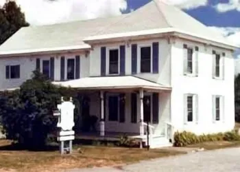 Spruce Lodge Bed & Breakfast & Guest Cottage hotel thumbnail 2