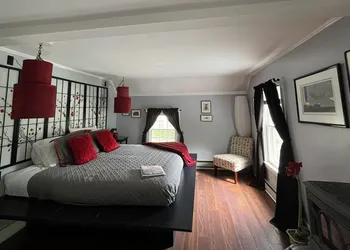 Admiral Peary Inn Bed & Breakfast hotel thumbnail 2