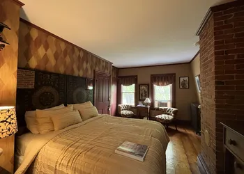 Admiral Peary Inn Bed & Breakfast hotel thumbnail 5