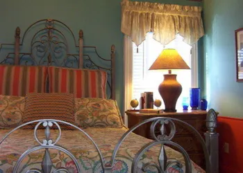 Hidden Garden Cottages & Suites hotel thumbnail 2