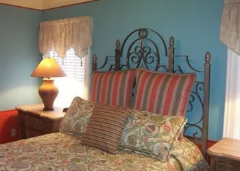 Hidden Garden Cottages & Suites hotel thumbnail 5