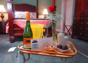 Hidden Garden Cottages & Suites hotel thumbnail 7