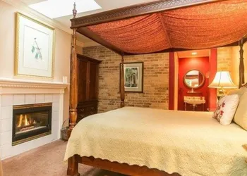 Hidden Garden Cottages & Suites hotel thumbnail 8