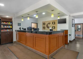 Comfort Inn & Suites Kansas City - Northeast hotel thumbnail 2