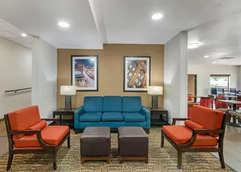 Comfort Inn & Suites Kansas City - Northeast hotel thumbnail 3