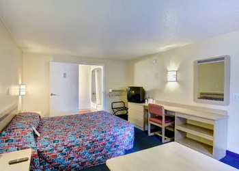 Knights Inn Burlington, NC hotel thumbnail 4