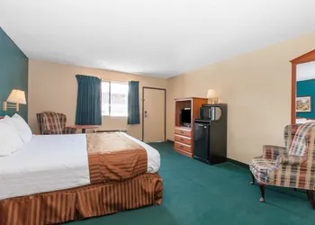 Americas Best Value Inn & Suites Bakersfield Central hotel thumbnail 3