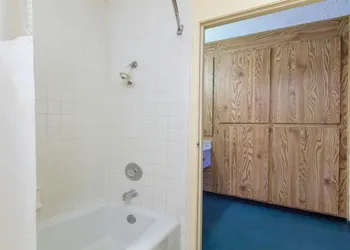 Americas Best Value Inn & Suites Bakersfield Central hotel thumbnail 6