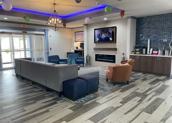 La Quinta Inn & Suites by Wyndham Oklahoma City - Moore hotel thumbnail 2