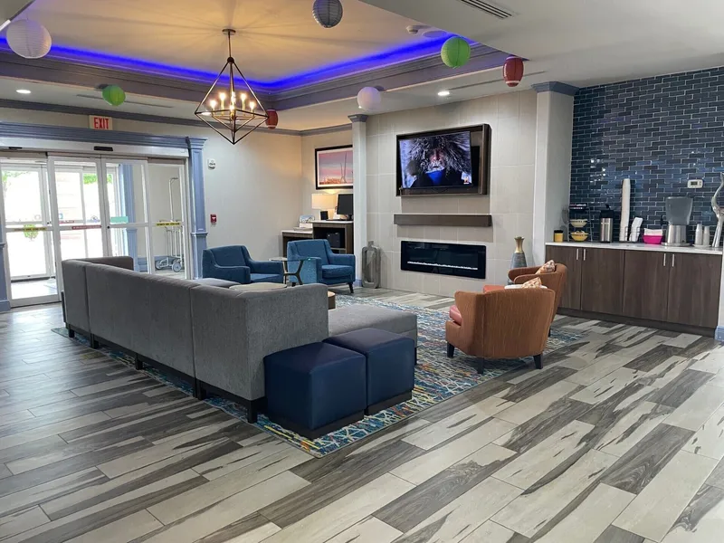 La Quinta Inn & Suites by Wyndham Oklahoma City - Moore hotel detail image 2