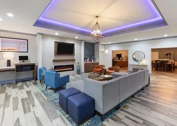 La Quinta Inn & Suites by Wyndham Oklahoma City - Moore hotel thumbnail 4