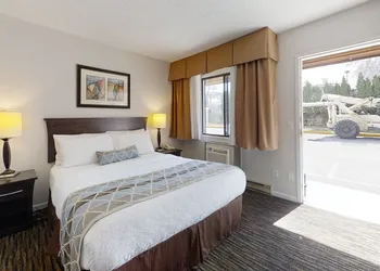 Recreation Inn & Suites hotel thumbnail 6