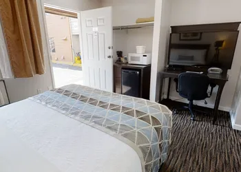 Recreation Inn & Suites hotel thumbnail 8