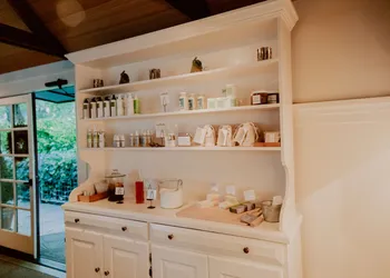 Farmhouse Inn hotel thumbnail 2