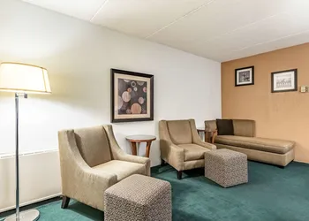 Quality Inn & Suites Albert Lea hotel thumbnail 8