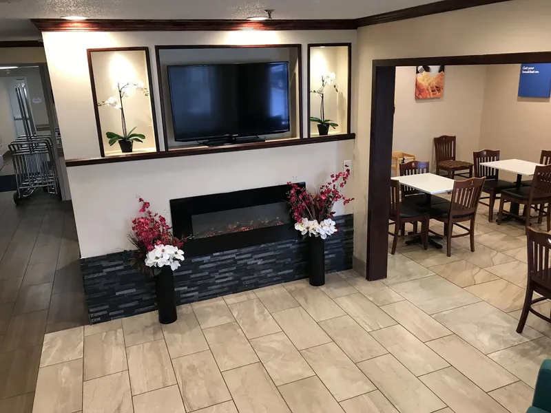 Baymont by Wyndham Grand Rapids Airport hotel detail image 2