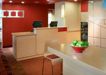 Sonesta Simply Suites Detroit Novi hotel thumbnail 2
