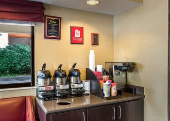 Red Roof Inn Detroit - Plymouth/ Canton hotel thumbnail 2