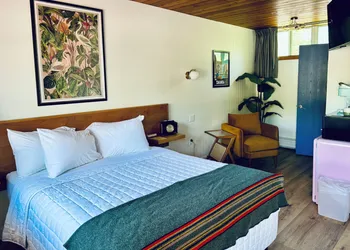 The Sierra Motel hotel thumbnail 6